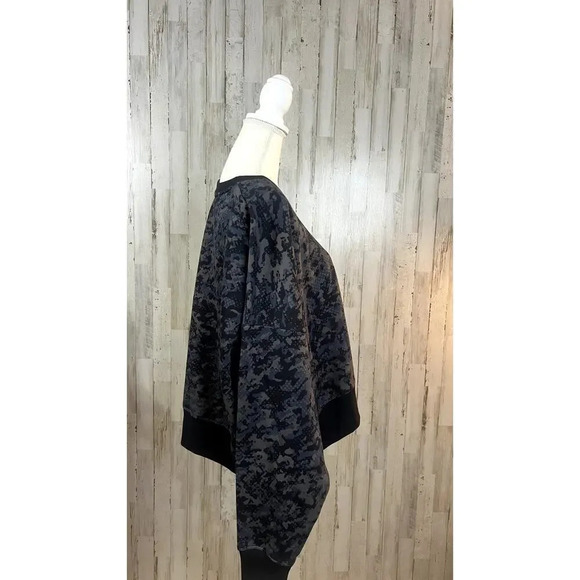 NWT Under Armour Women's XL Black Camo Crewneck Fleece Loose Fitting Sweatshirt - Picture 7 of 9